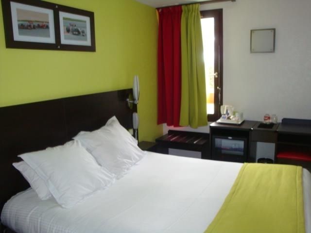 Kyriad Montlucon - Saint Victor Room photo